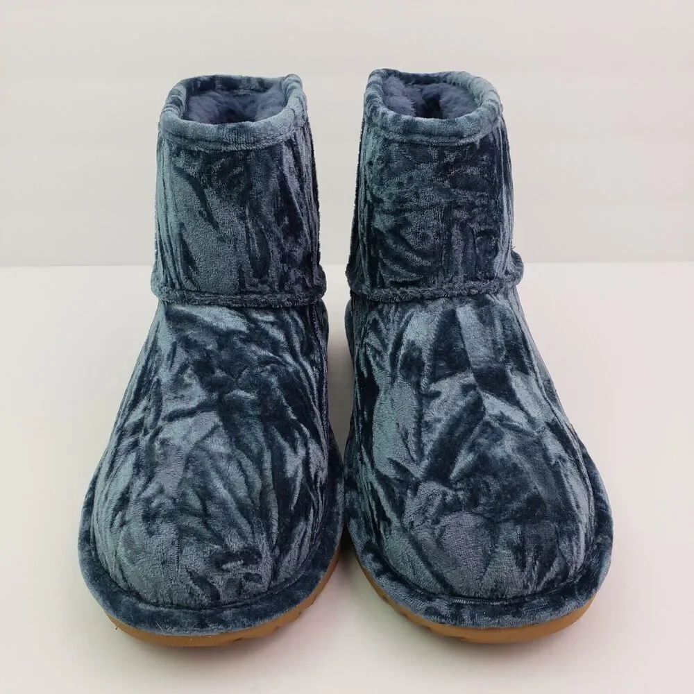 UGG Classic Mini II Girls Sz 6Y Blue Velvet Pull On Warm Winter Boots 1142070K
